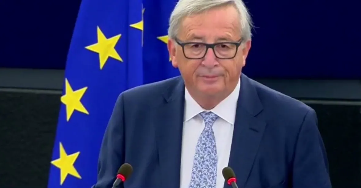 Všechny země EU by měly mít euro, řekl Juncker