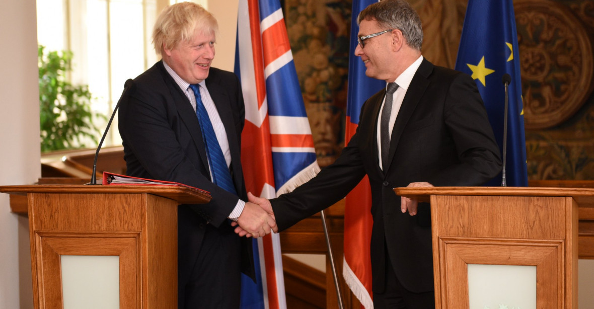 Boris Johnson v Praze ujistil o zachování práv občanů EU po brexitu
