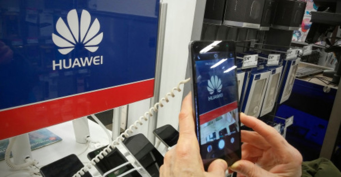 Od Huawei couvají i operátoři a výrobci čipů. Firma chystá vlastní operační systém