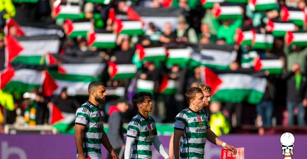 Zápas Ligy mistrů zaplavily palestinské vlajky. Stojíme za Palestinou, řvou fanoušci skotského klubu