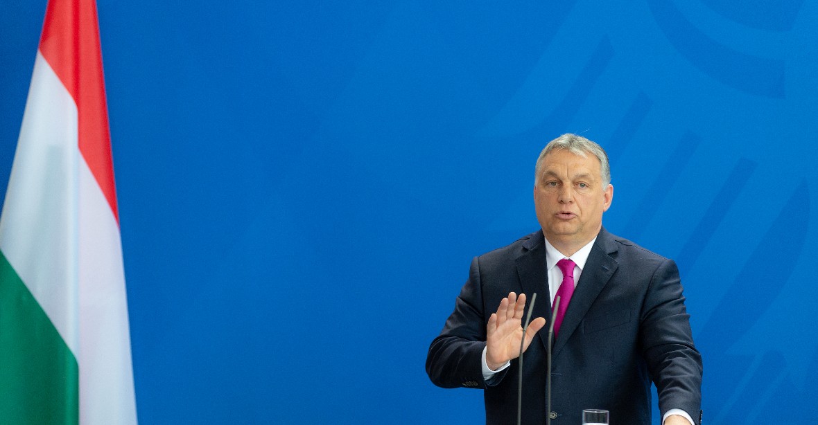 Orbáne, na kolena!