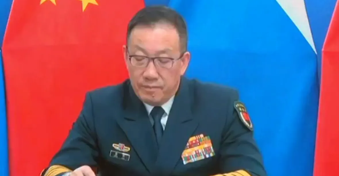 Čína plně podporuje Rusko v ukrajinské otázce, uvedl čínský ministr obrany