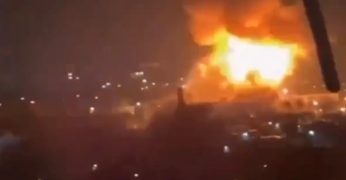 VIDEO: Sevastopol v plamenech. Ukrajina bombardovala Rusy na Krymu