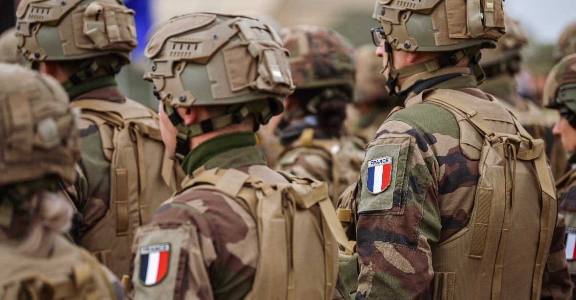 Francie chce v dubnu na Ukrajině nasadit do války 1500 vojáků, tvrdí Moskva
