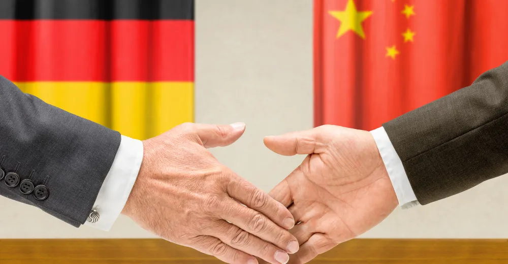 Agent dvou tváří. Čínský asistent europoslance z AfD donášel i Němcům, odhalil spis