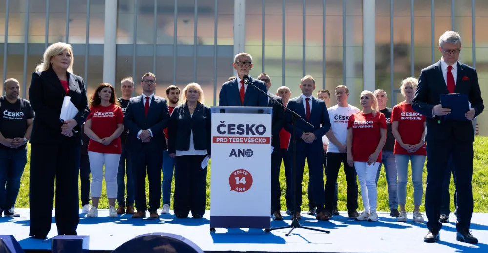 ODS slavila 1. máj na Kampě. ANO předvedlo nové heslo „Česko pro tebe všecko“