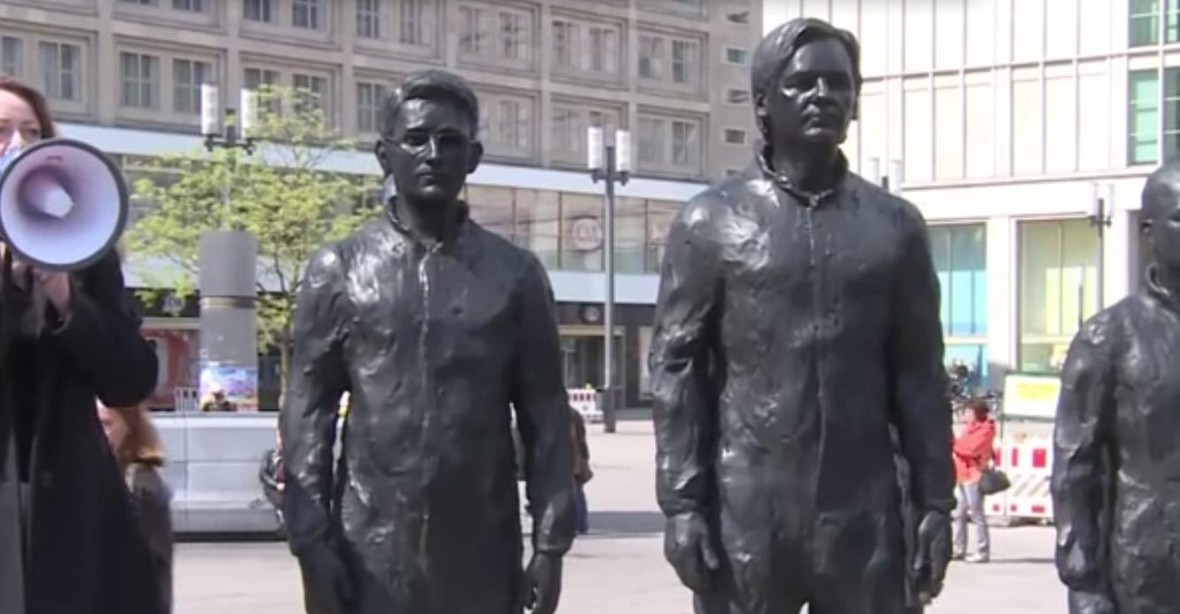 Na Alexu jsou tři nové sochy: Snowden, Assang a Manning