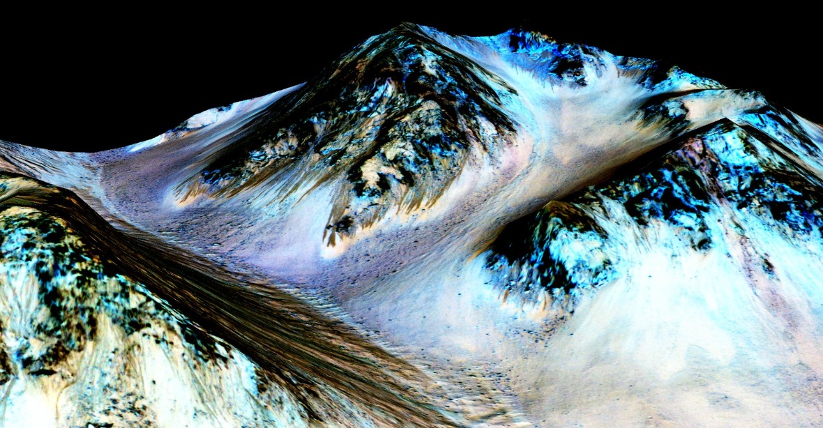 Na Marsu je voda. Tekoucí a hodně slaná, oznámila NASA