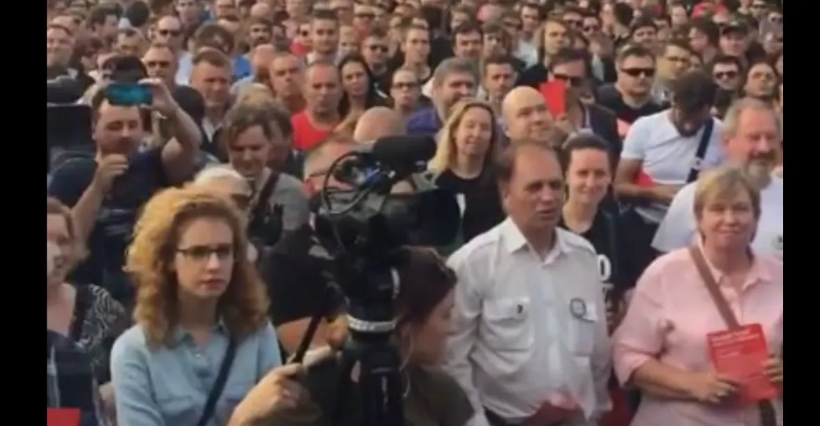 Tisíce Slováků se bouří v ulicích. Vadí jim aktivity ministra Kaliňáka