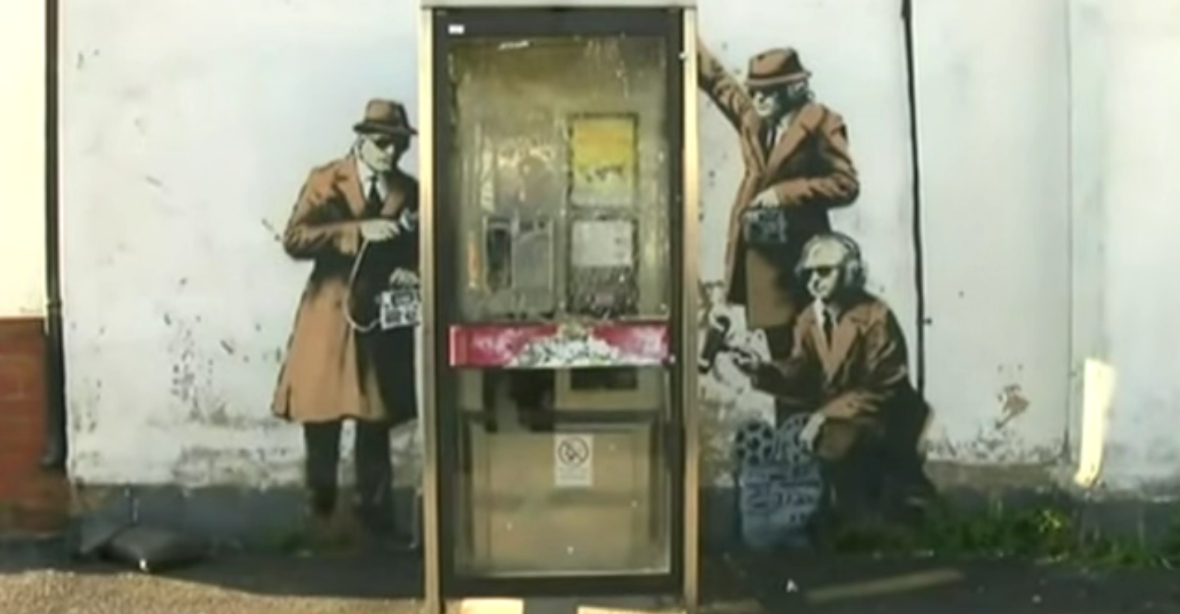 Banksyho špiony zničila rekonstrukce domu. Opadala omítka