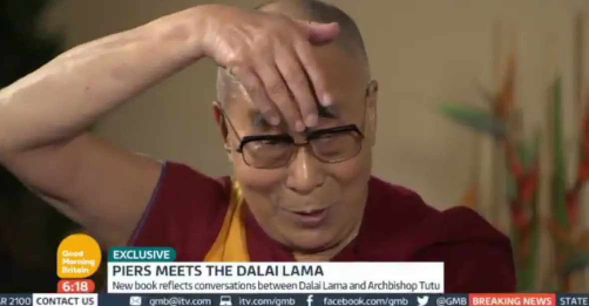 Dalajláma parodoval v televizi Trumpa, mluvil i o Kim Kardashian