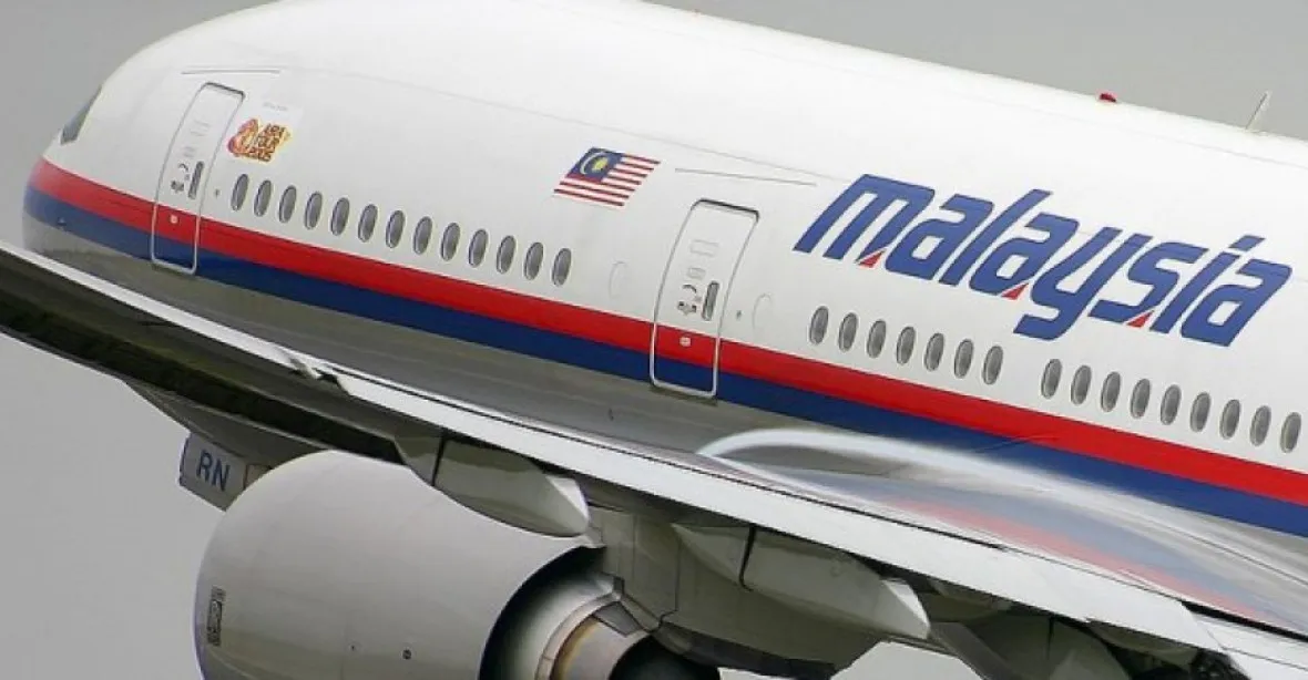 Expertiza: Malajsijský Boeing 777 se nekontrolovaně zřítil do oceánu