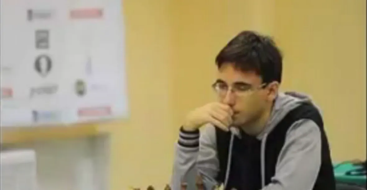 Ruský šachový mistr zemřel při pádu z balkonu. Procvičoval parkour