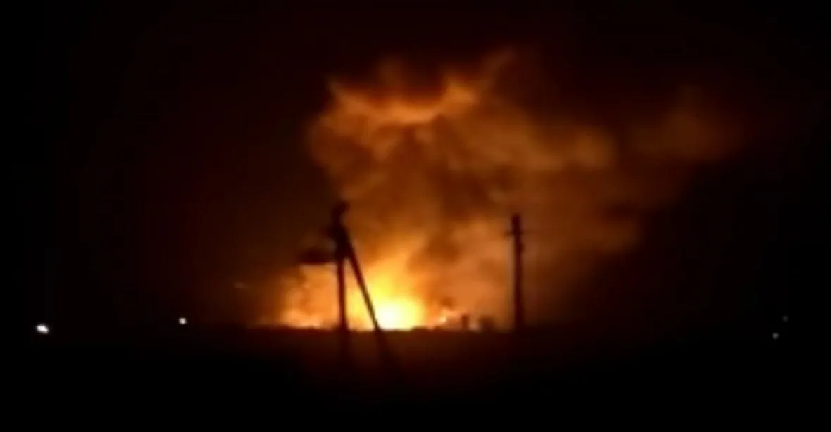 Na Ukrajině hoří muniční sklad. Podle prokurátora jde o sabotáž