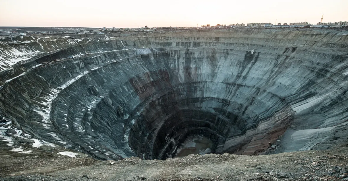 Sibiřský diamantový důl zatopila voda, 17 osob se pohřešuje