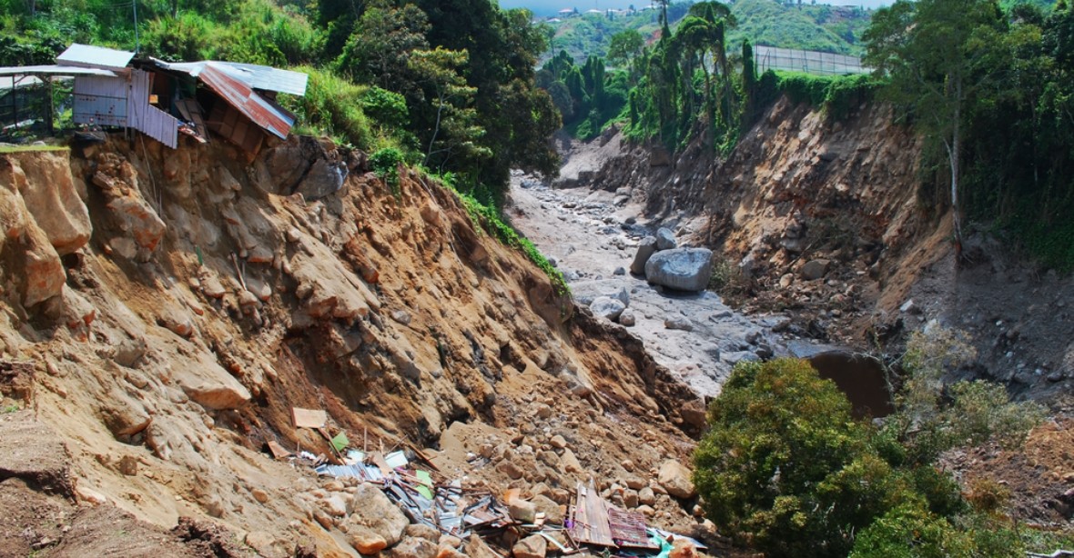 Přes 300 mrtvých po sesuvu půdy v Sierra Leone. Márnice nestíhají nápor mrtvol