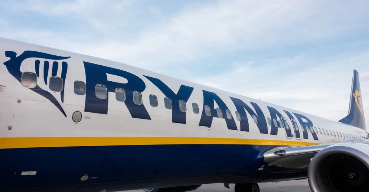 Společnost Ryanair ruší lety, její akcie se propadly