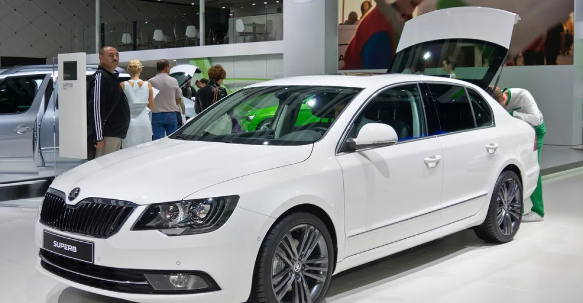 Volkswagen zvažuje přesunout výrobu Superbů do Německa. Odbory nesouhlasí