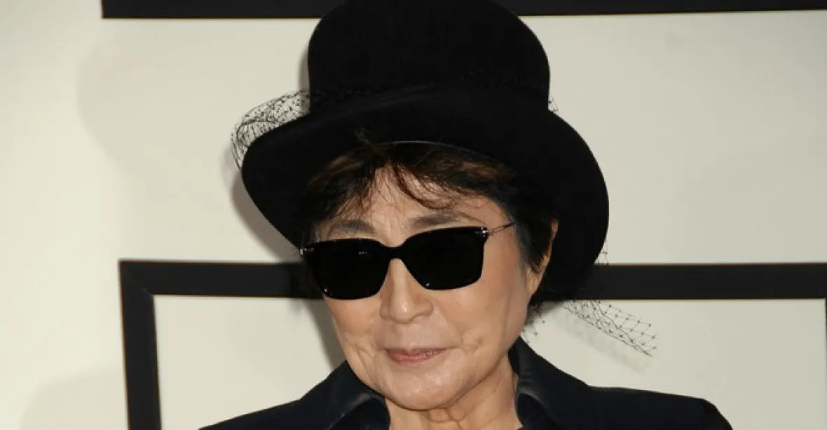 Yoko Ono zažalovala výrobce limonád. Nelíbí se jí název „John Lemon“