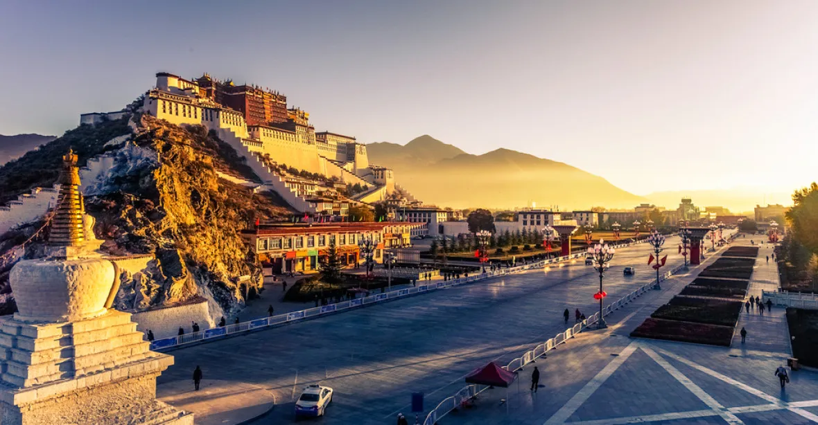 Číňané chystají stranický sjezd, uzavřou Tibet před turisty