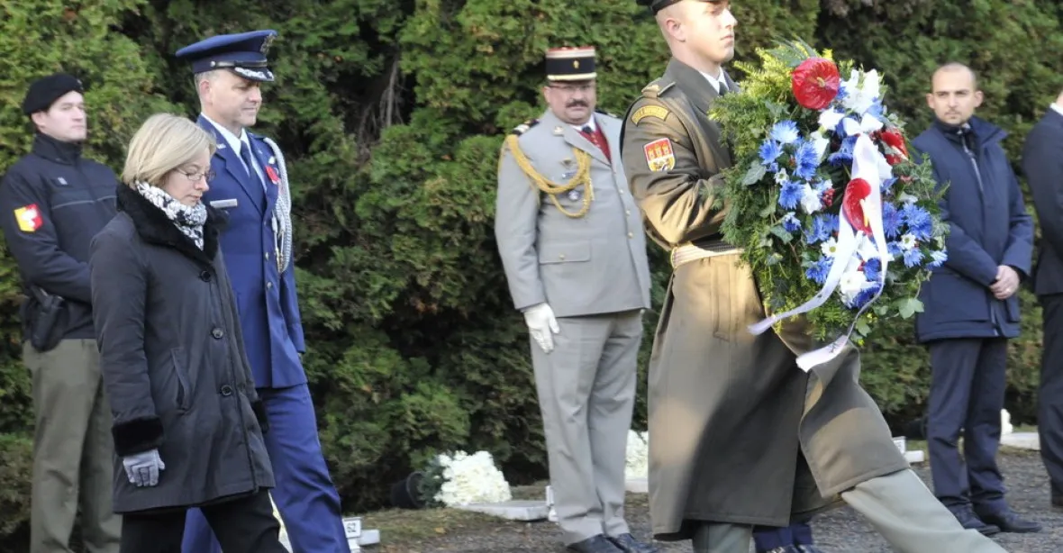 Lidé připomněli válečné veterány, ministr v Praze vyznamenával