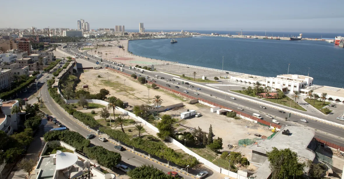 Tržiště s otroky na předměstí Tripolisu. Libye prošetří dražby migrantů