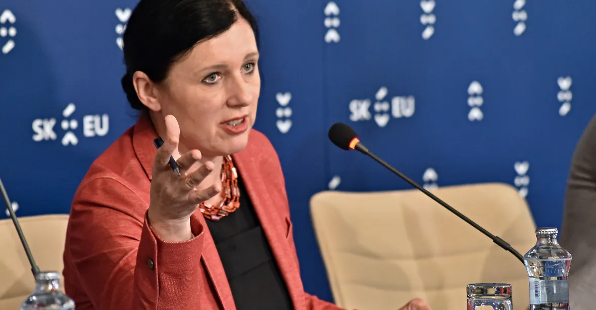 Eurokomisařka Jourová chce do dvou let zvýšit zastoupení žen ve vedení firem