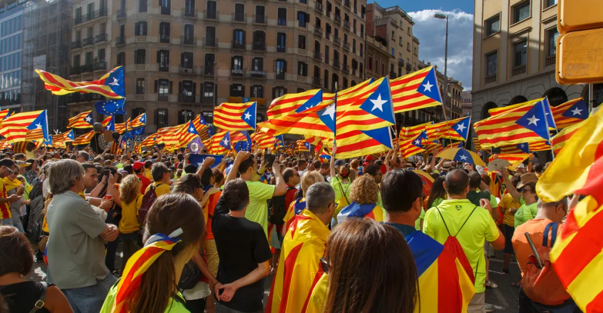 Část bývalé katalánské vlády může z vazby, když zaplatí kauci 100 tisíc eur