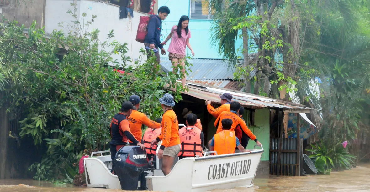 Bouře na Filipínách smetla vesnici. Přes sto lidí zemřelo, desítky se pohřešují