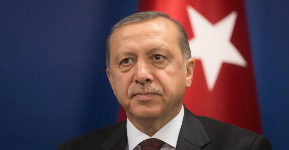 Turecko zahájilo pozemní operaci na severu Sýrie, oznámil Erdogan