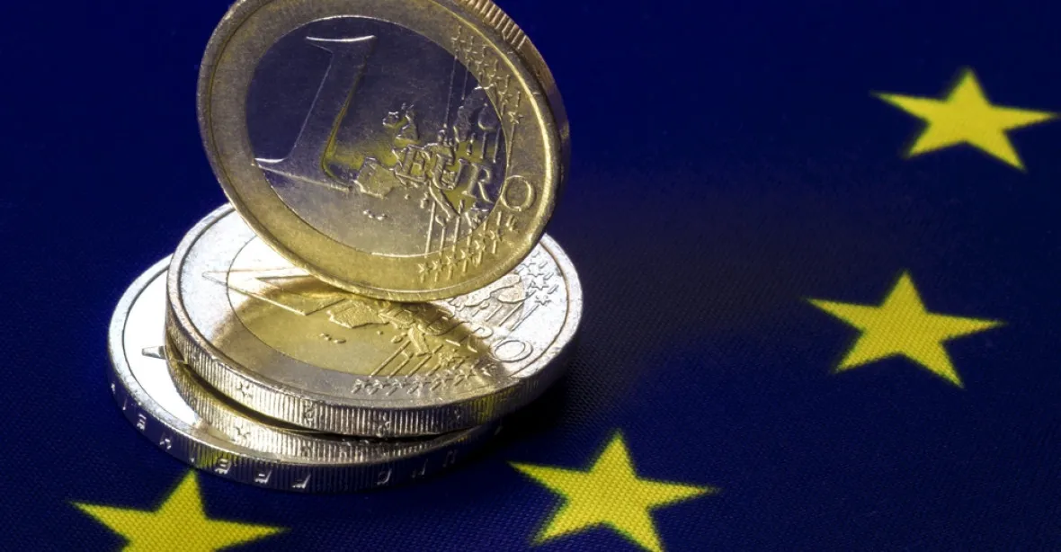 Euro na dohled? Vláda schválila přistoupení k fiskálnímu paktu EU