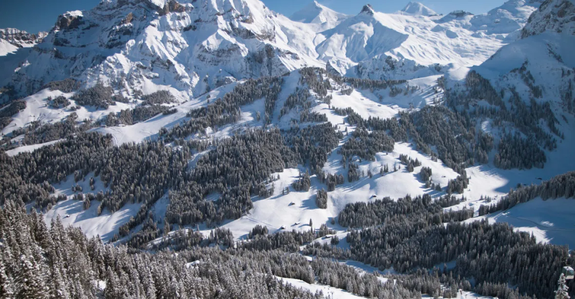 Ve Švýcarsku se utrhla lavina, dva lidé se zranili. V Rakousku zemřel v horách slovenský občan