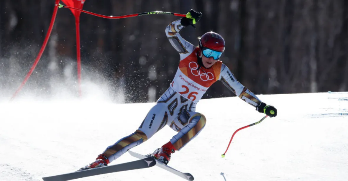 Ledecká poprvé po olympiádě závodila na lyžích. Skončila jedenáctá ve sjezdu