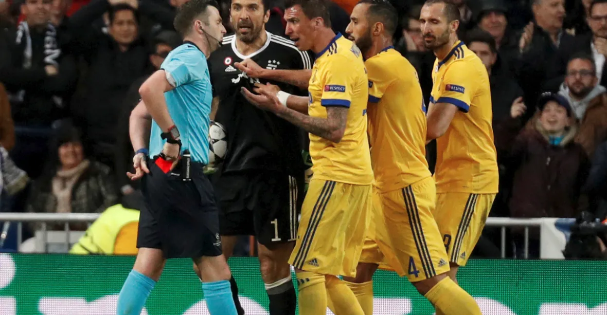 Sportovní tragédie hrdiny Juventusu. Dostal Buffon červenou oprávněně?