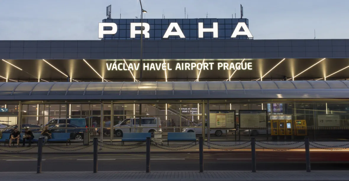 Pražské letiště bude plně nekuřácké. Od 1. května zruší kuřácké koutky