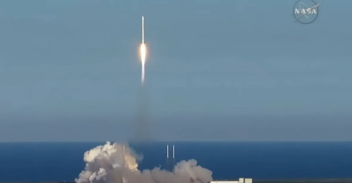 Z Floridy odstartovala Muskova raketa Falcon 9, bude sledovat exoplanety