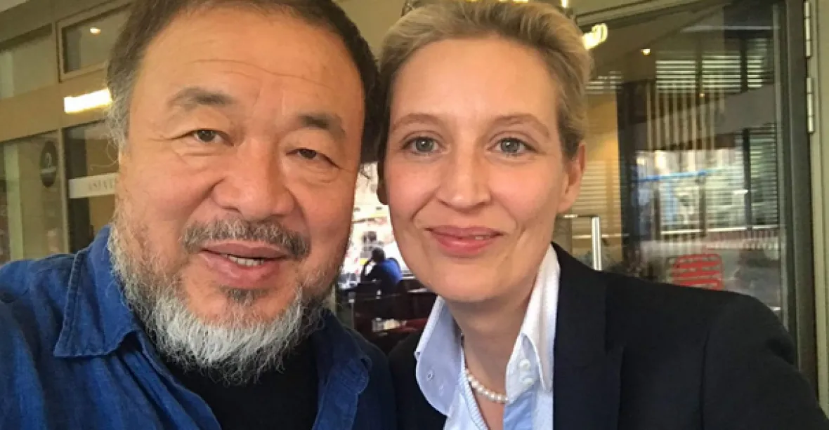 Německá odpůrkyně migrace zveřejnila selfie s Aj Wej-wejem