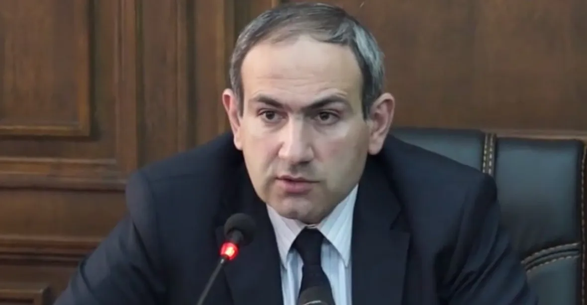 Vůdce opozice Pašinjan nebude arménským premiérem. Byl jediným kandidátem