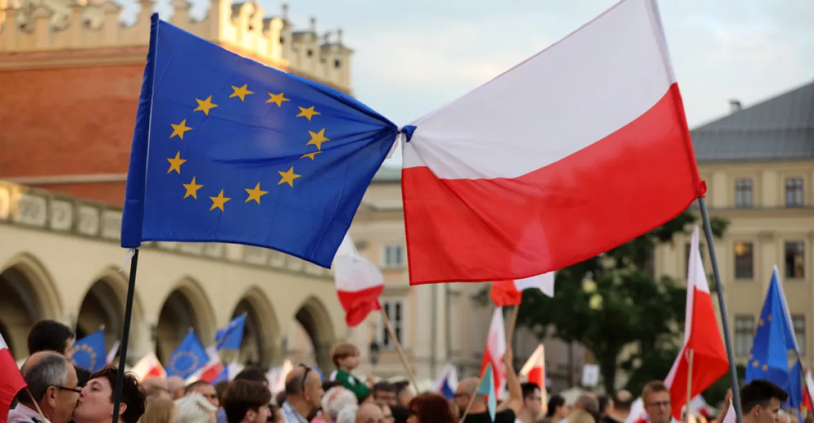 Na protivládní akci Občanské platformy přišly desítky tisíc Poláků