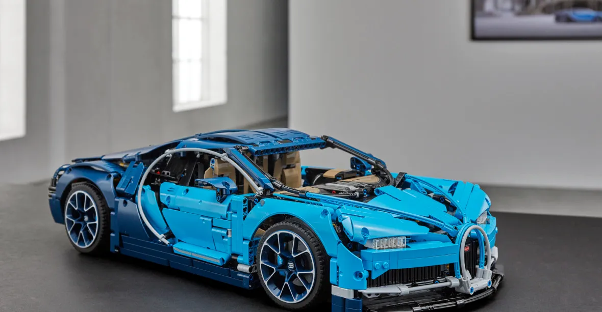 OBRAZEM: Do prodeje jde Bugatti za 10 tisíc. Měří půl metru a je z lega