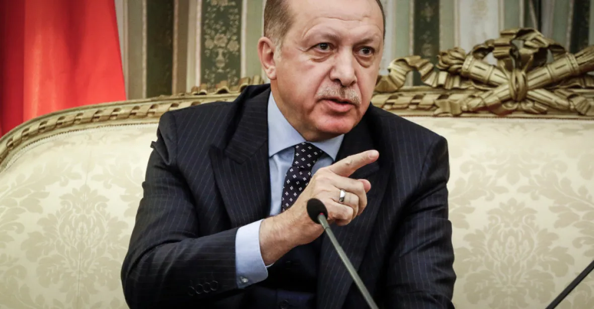Erdogan kvůli zavření mešit v Rakousku varuje před svatou válkou