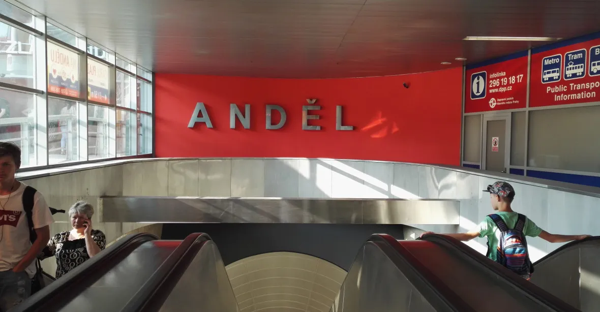 Východ ze stanice metra Anděl je konečně otevřen. Rekonstrukce trvala 9 měsíců