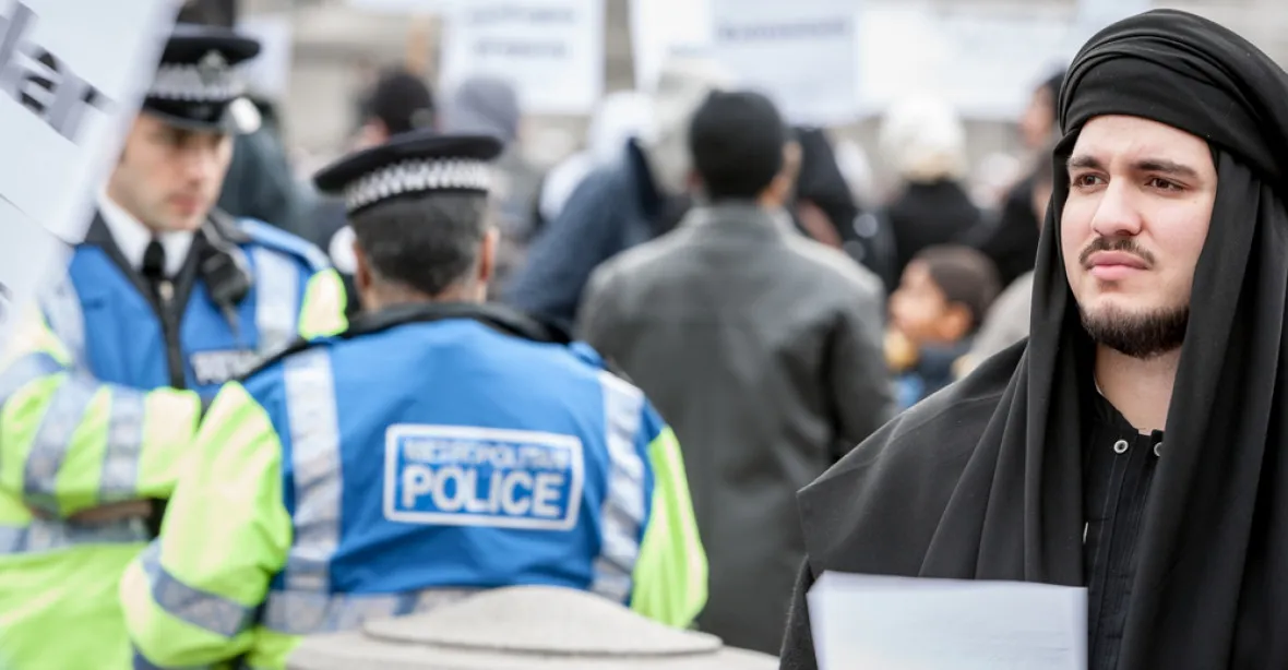 Brit chtěl zavést „den trestání muslimů“. Je obviněn pro navádění k vraždám