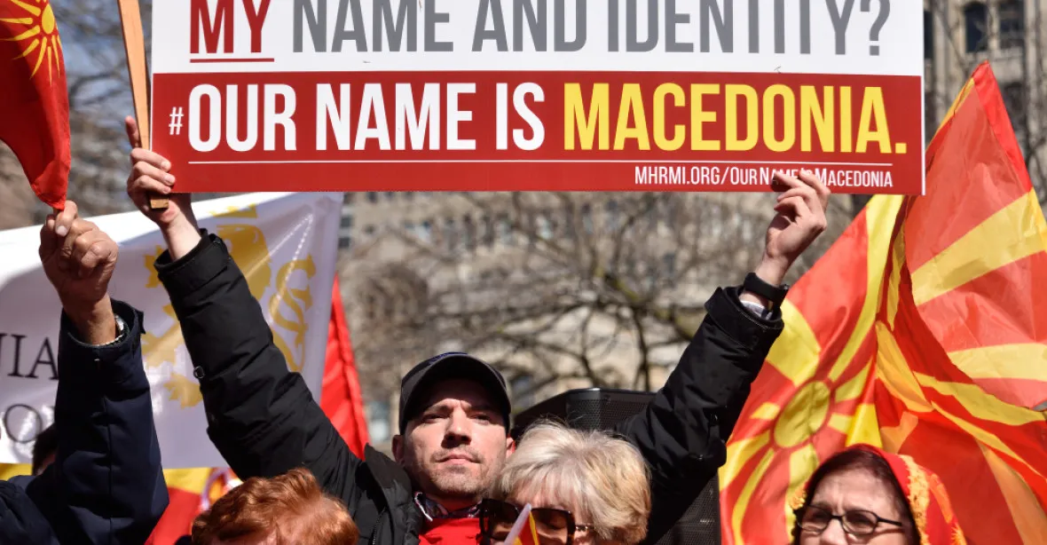 Spory o název Makedonie zachvátily i Skopje. Demonstranti se střetli s policií