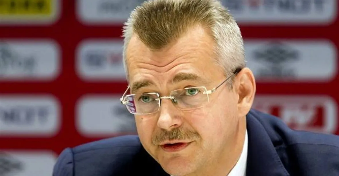 Šéf Slavie Tvrdík se po vyřazení z LM opřel do sudích i do UEFA