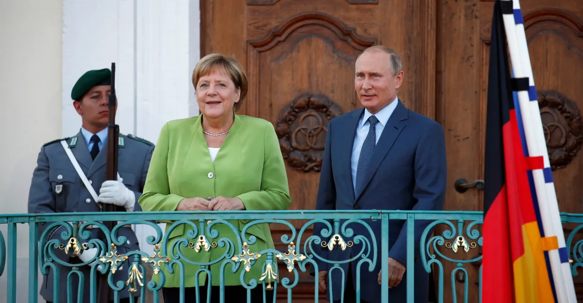 Putin jednal s Merkelovou o Ukrajině a Sýrii, cestou se stavil na rakouské svatbě
