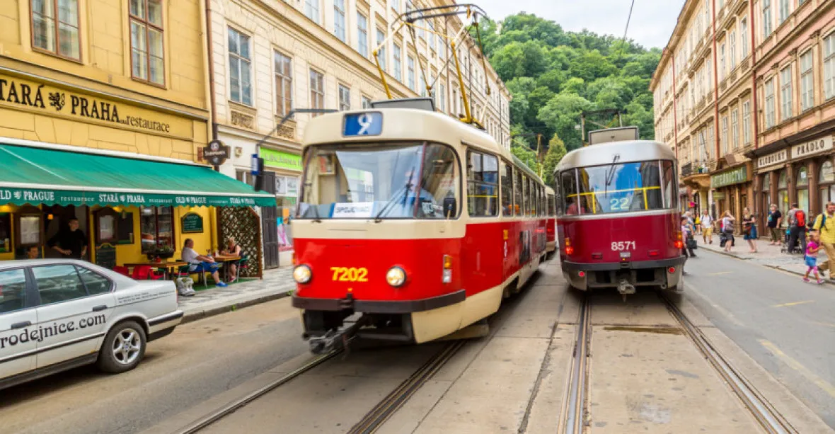 V centru Prahy týden nepojedou tramvaje. Podívejte se, kudy se nesvezete