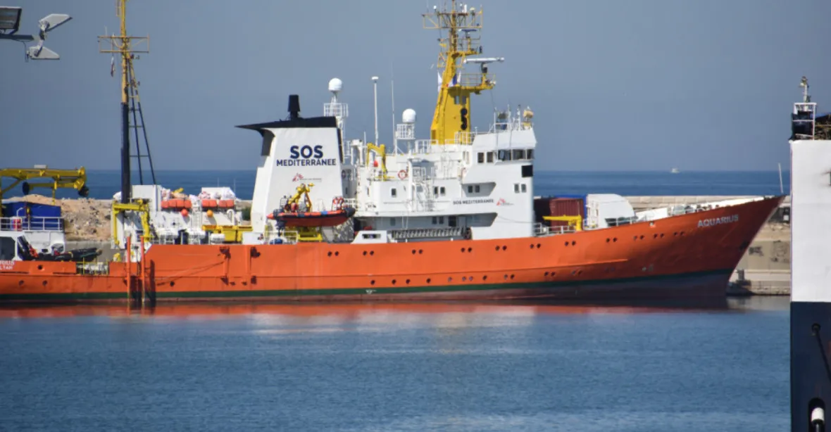 Loď Aquarius se vrací do Středozemního moře zachraňovat migranty