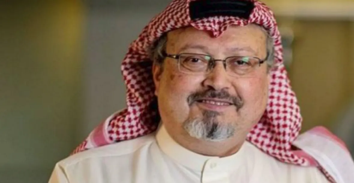 Podezřelý ze zmizení saúdského novináře zemřel v autě. Otisky patologa na konzulátu