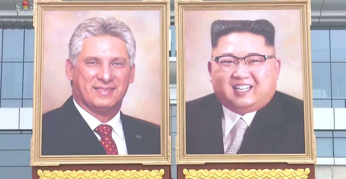 Kim Čong-un kráčí ve šlepějích svých předchůdců-nadlidí, má první oficiální portrét